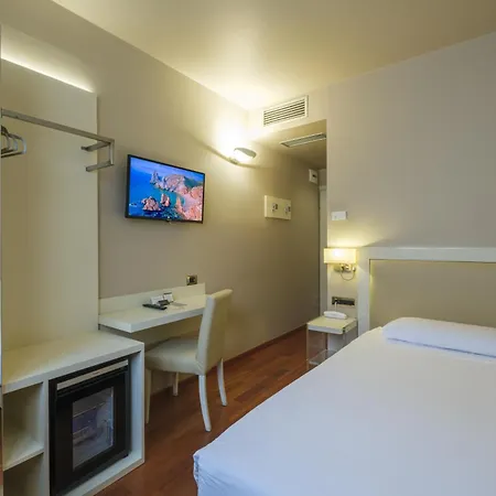 Hotel Touring 3*